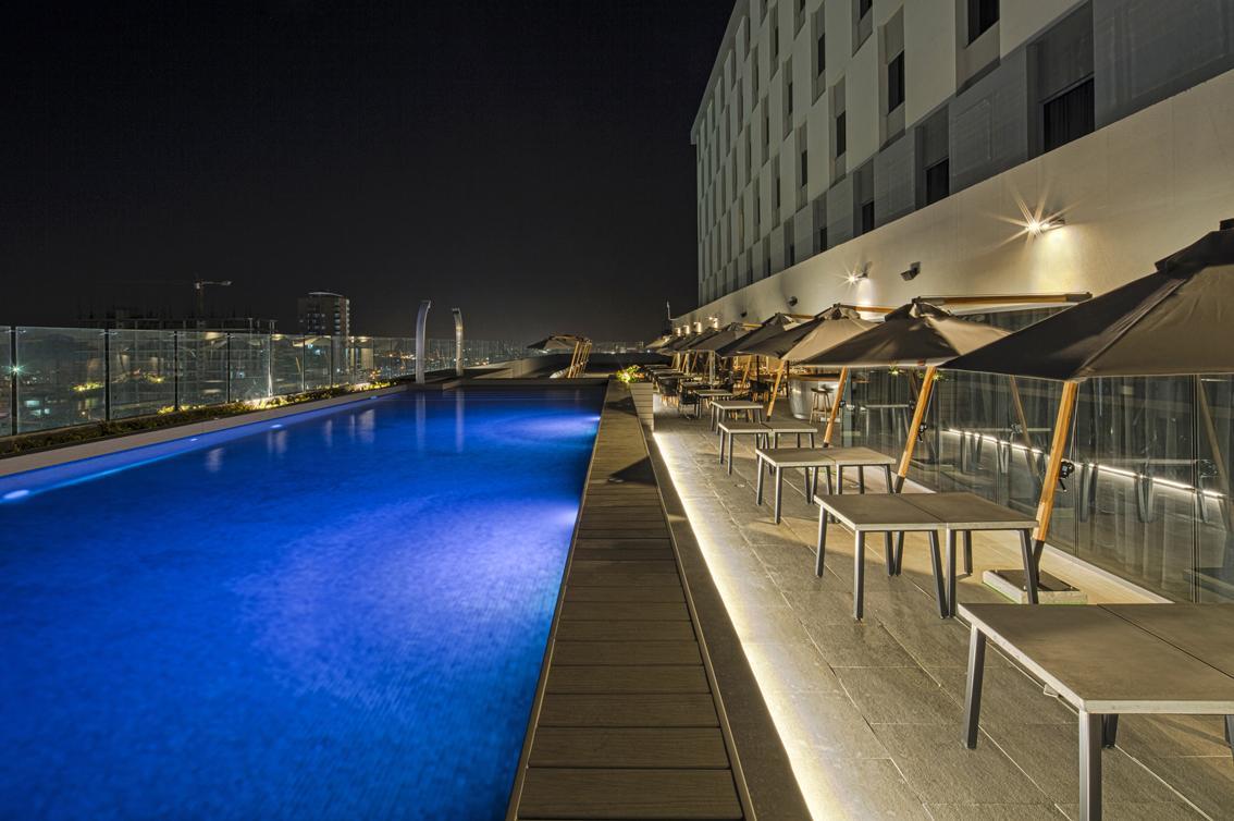 ホテル モヴィッチ ビューロ 51 バランキージャ エクステリア 写真 The swimming pool at the hotel